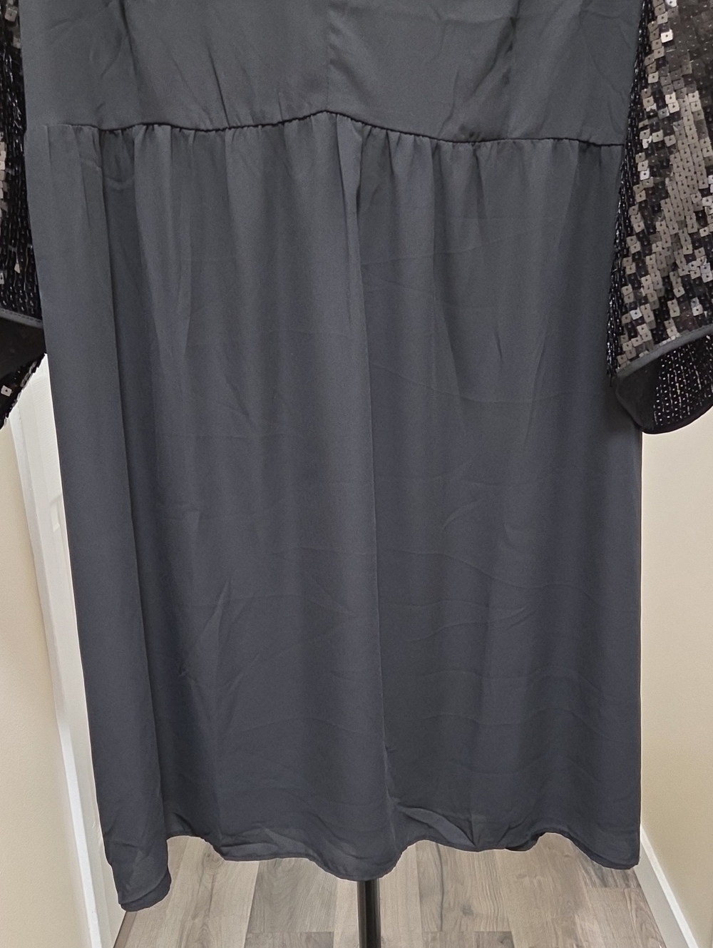 NWT Joe Fresh Black V-Neck Midi Dress Plus Size Sequin Bell Sleeves Cocktail - Picture 4 of 10